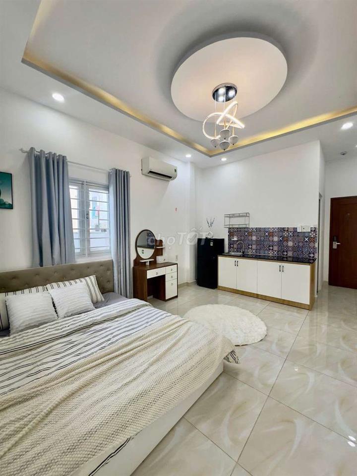 Cho thuê căn hộ 1PN 35m2 Ban Công - Đường Trần Phú, Quận 5