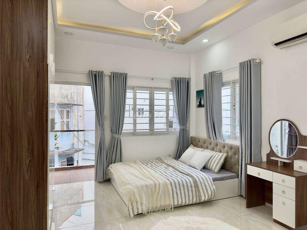 Cho thuê căn hộ 1PN 35m2 Ban Công - Đường Trần Phú, Quận 5