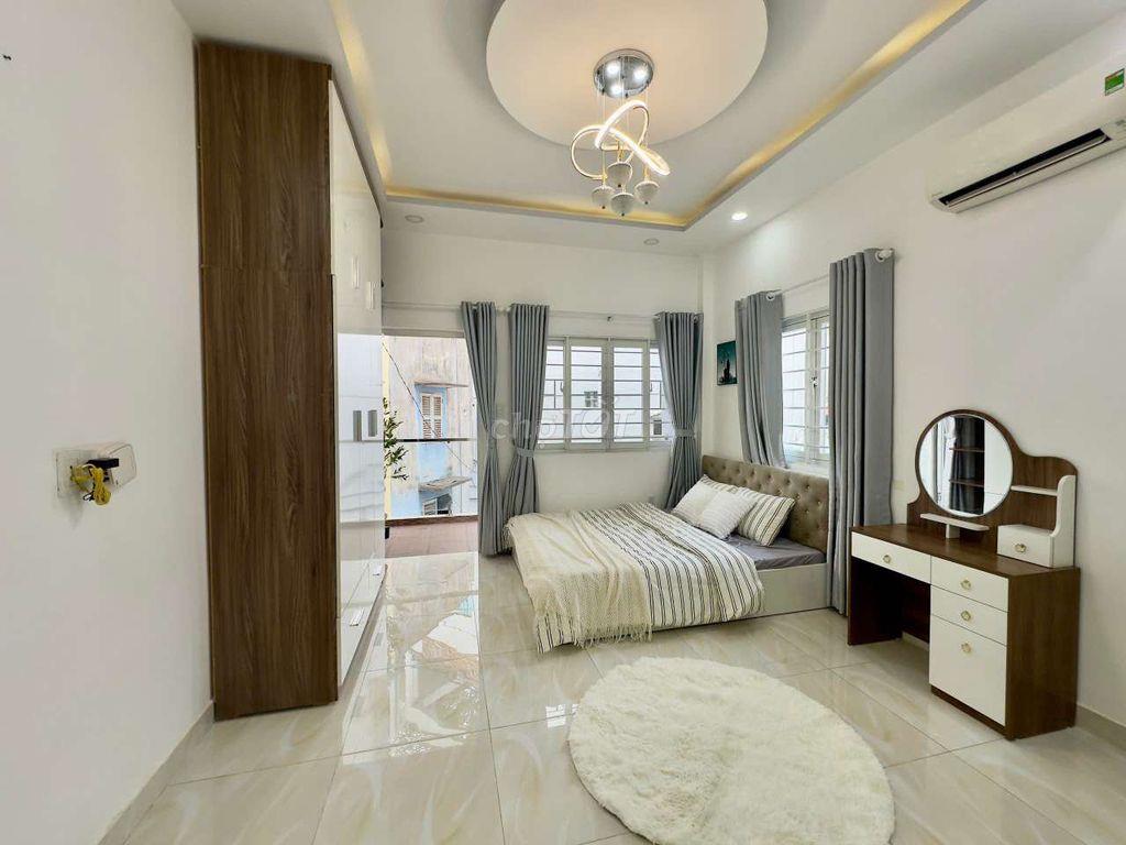 Cho thuê căn hộ 1PN 35m2 Ban Công - Đường Trần Phú, Quận 5