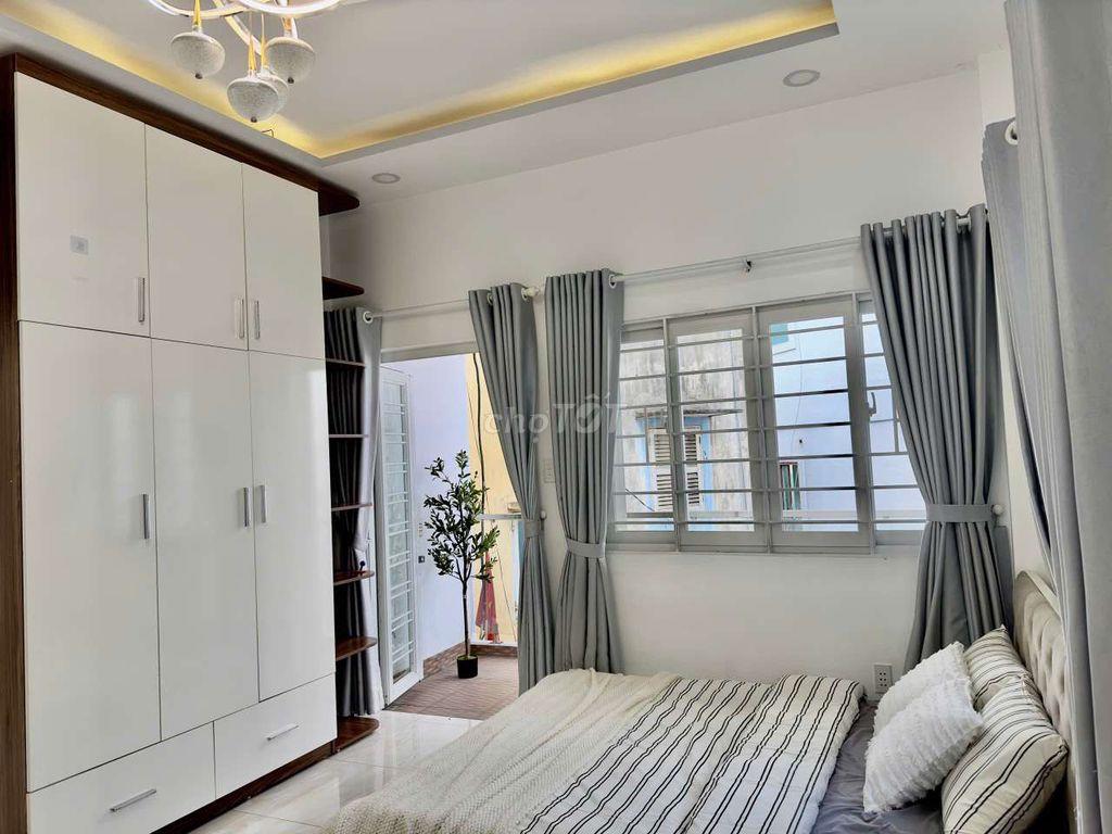 Cho thuê căn hộ 1PN 35m2 Ban Công - Đường Trần Phú, Quận 5