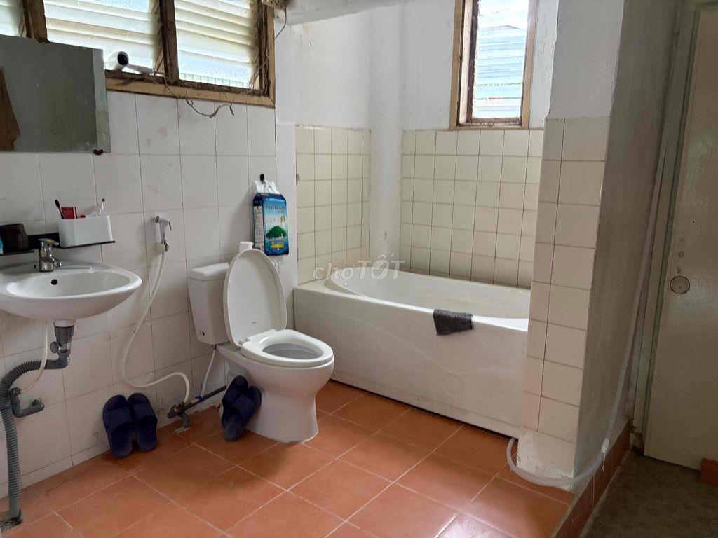 share một phòng đẹp trong căn hộ