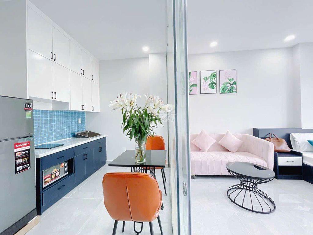 Căn hộ ban công 45m2, Full nội thất, đường Lý Chính Thắng Quận 3