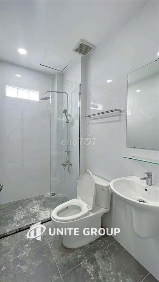 Căn hộ ban công 45m2, Full nội thất, đường Lý Chính Thắng Quận 3