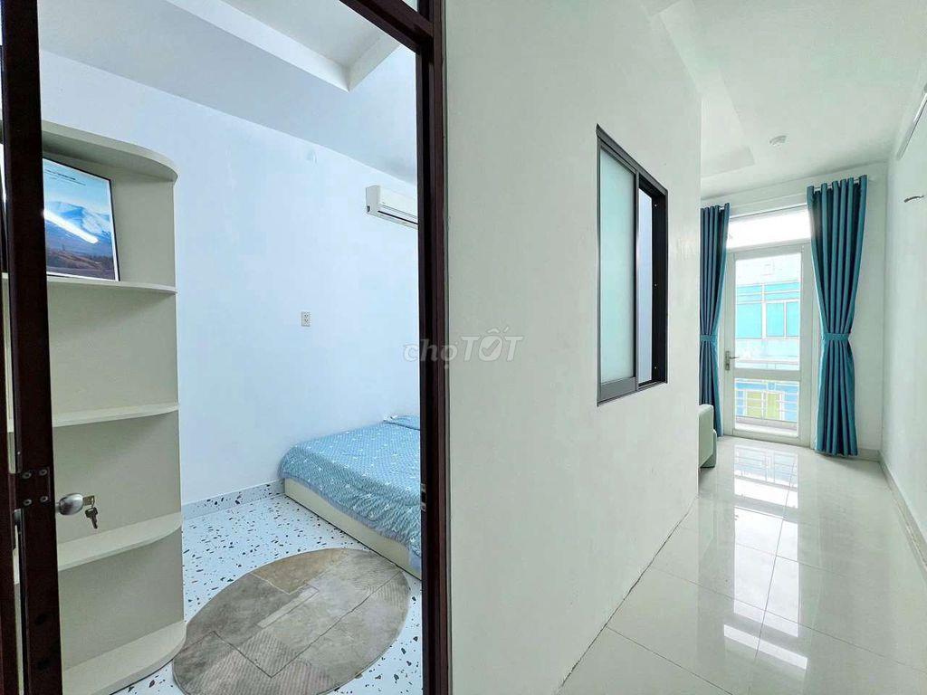 Căn Hộ 2PN 50m2, nội thất mới 100%, có ban công, Lê Văn Sỹ, Quận 3