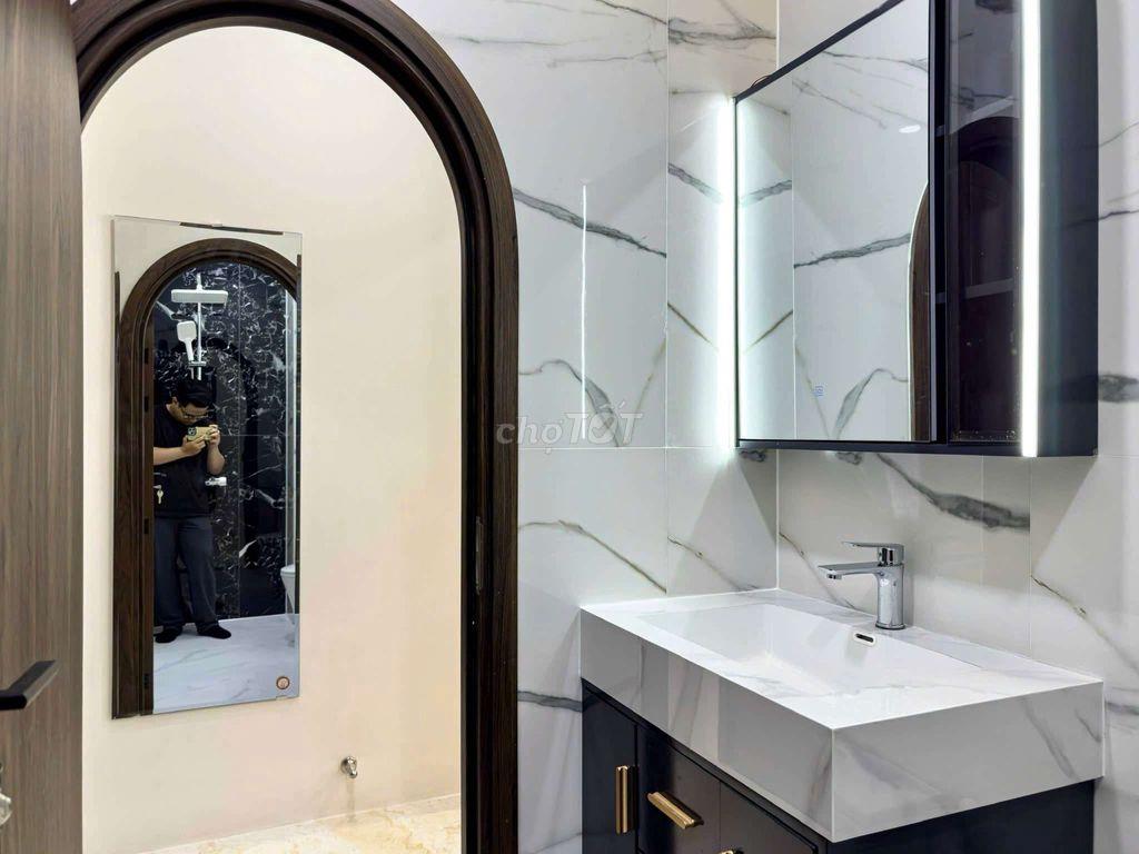 Căn Hộ Dịch Vụ 40m2 mới 100%, Full Nội thất - Cách Mạng Tháng 8, Q3