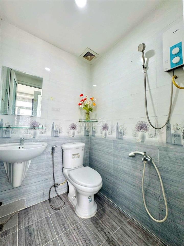 Cho thuê Studio - ban công, Full nội thất, đường Nguyễn Văn Cừ Quận 5