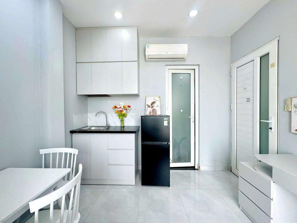 Cho thuê Studio - ban công, Full nội thất, đường Nguyễn Văn Cừ Quận 5