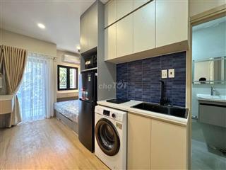 Cho thuê căn hộ Studio ban công 35m2, Full nt, máy giặt riêng, Quận 1