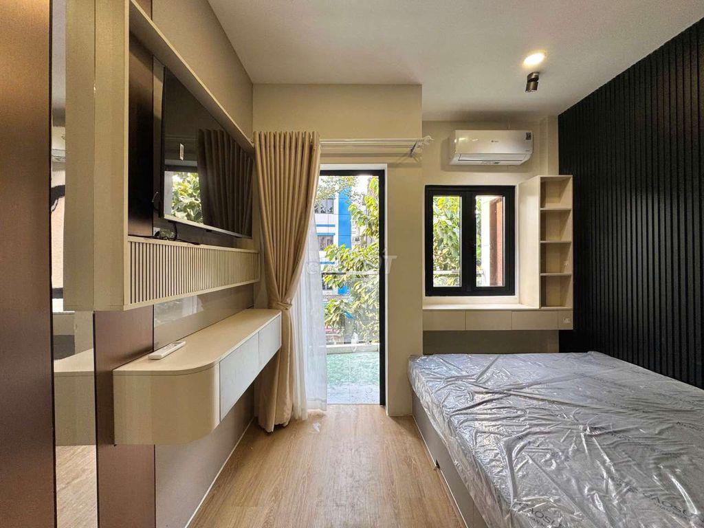 Cho thuê căn hộ Studio ban công 35m2, Full nt, máy giặt riêng, Quận 1