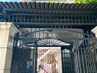 BÁN NHÀ HẺM 4M, ĐƯỜNG CÁCH MẠNG THÁNG 8, Q3. DT:3.5X16.5M, 2 TẦNG.