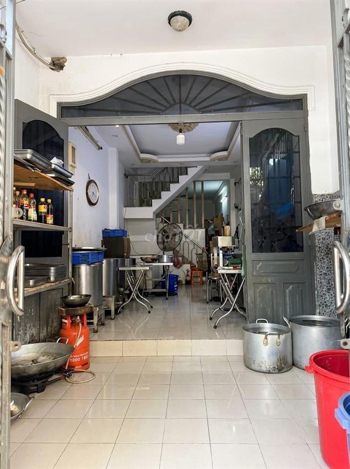 BÁN NHÀ HẺM 4M, ĐƯỜNG CÁCH MẠNG THÁNG 8, Q3. DT:3.5X16.5M, 2 TẦNG.