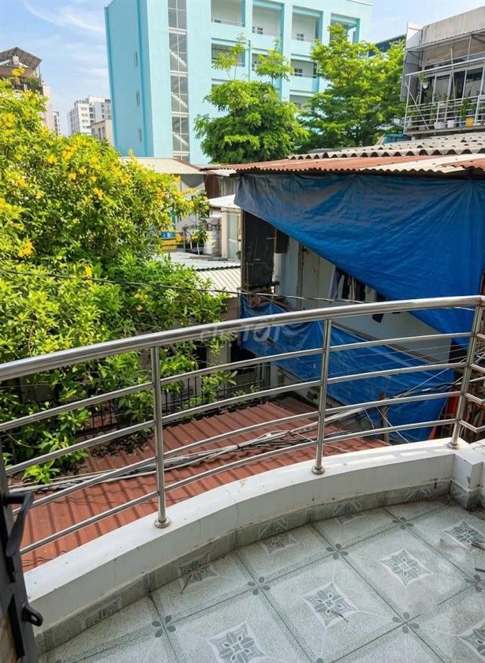 BÁN NHÀ HẺM 4M, ĐƯỜNG CÁCH MẠNG THÁNG 8, Q3. DT:3.5X16.5M, 2 TẦNG.