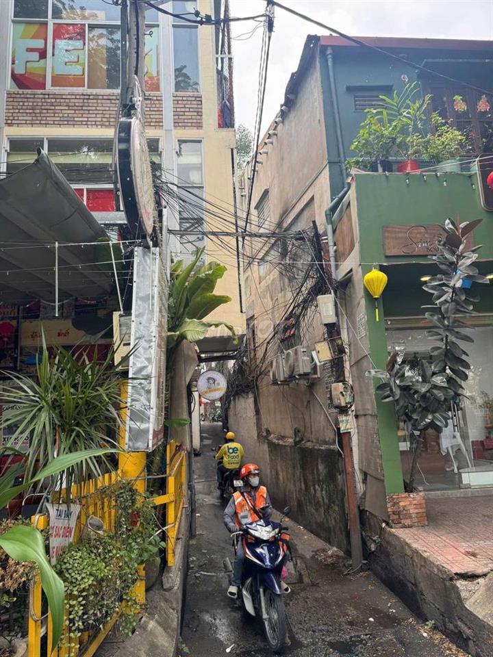 Cần bán nhà mặt tiền Hoàng Sa