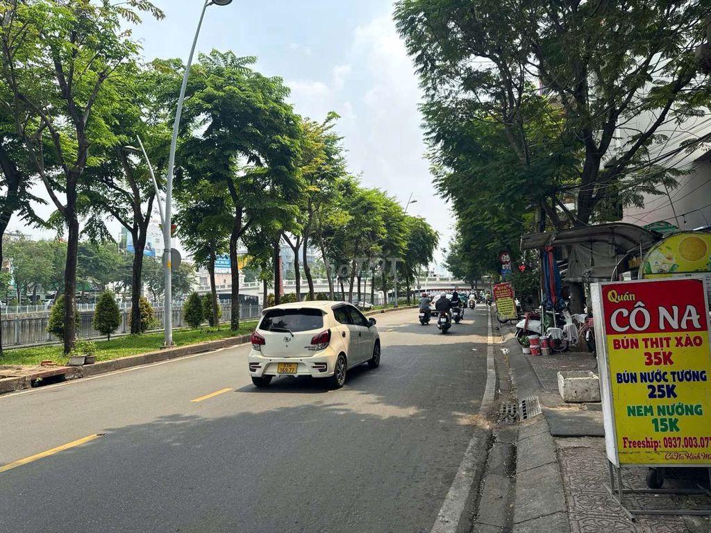 Cần bán nhà mặt tiền Hoàng Sa