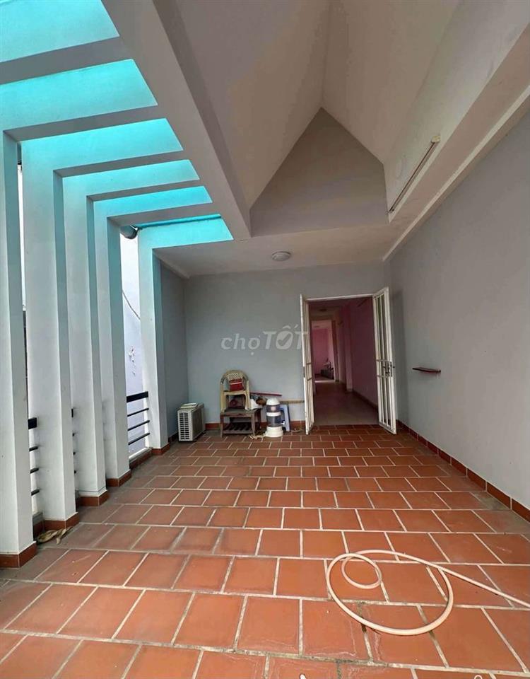 NHÀ HẺM XE HƠI, LÊ THỊ RIÊNG, Q1