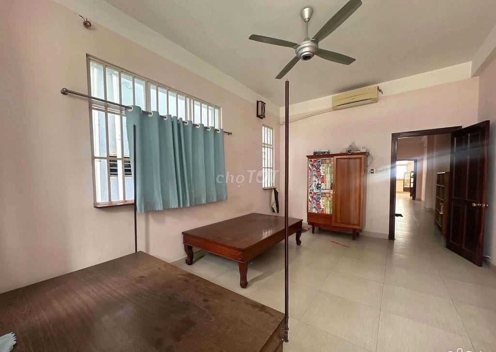 NHÀ HẺM XE HƠI, LÊ THỊ RIÊNG, Q1