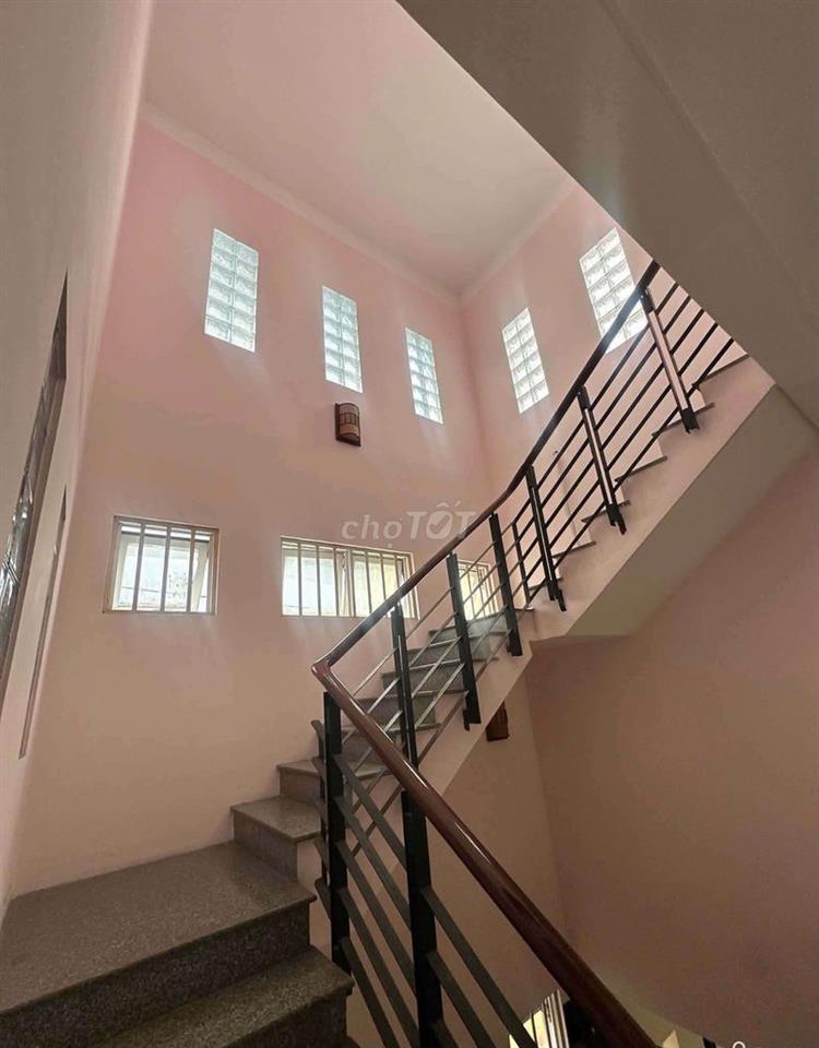NHÀ HẺM XE HƠI, LÊ THỊ RIÊNG, Q1