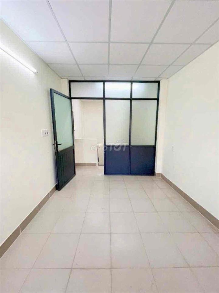 cho thuê căn hêm to sát quận 1