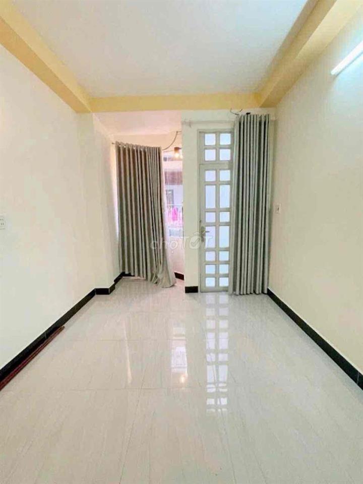 cho thuê căn hêm to sát quận 1