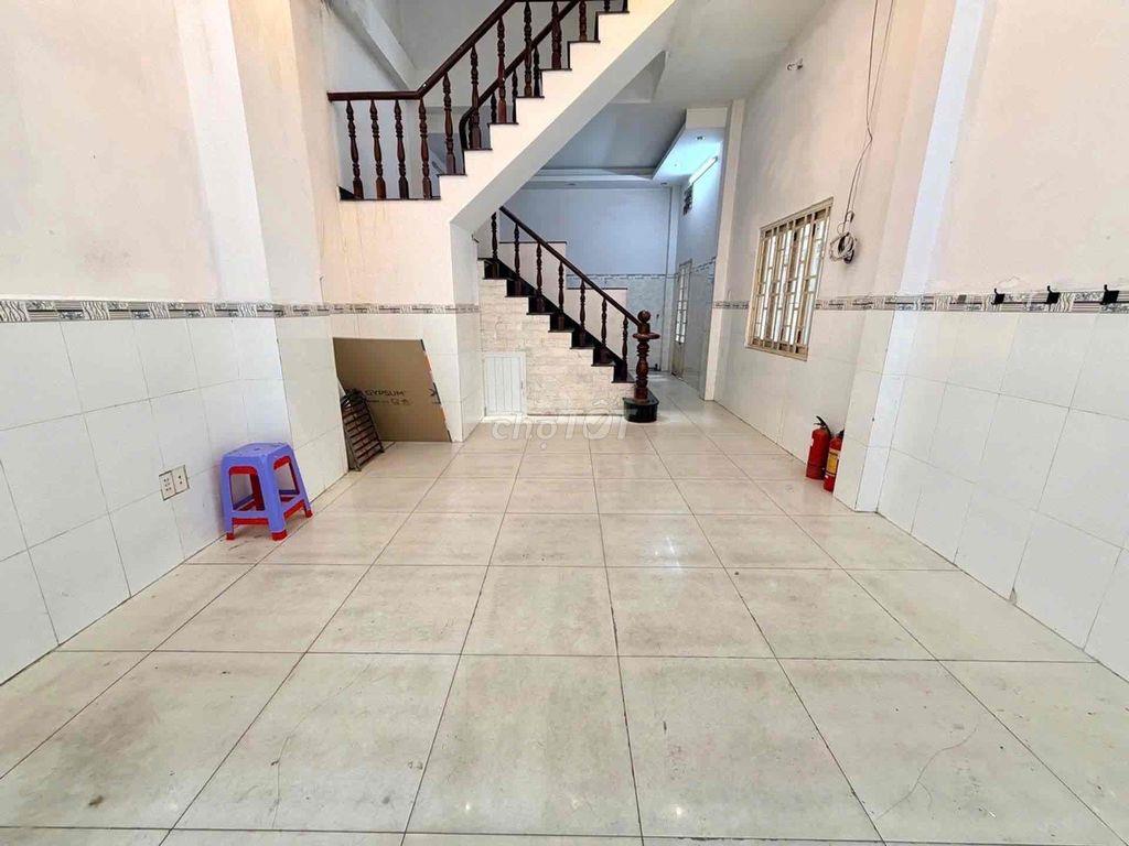Ngang 4.2m - 40M2 - 4PN 3 Tầng BTCT SÁT QUẬN 1 - SÁT MẶT TIỀN