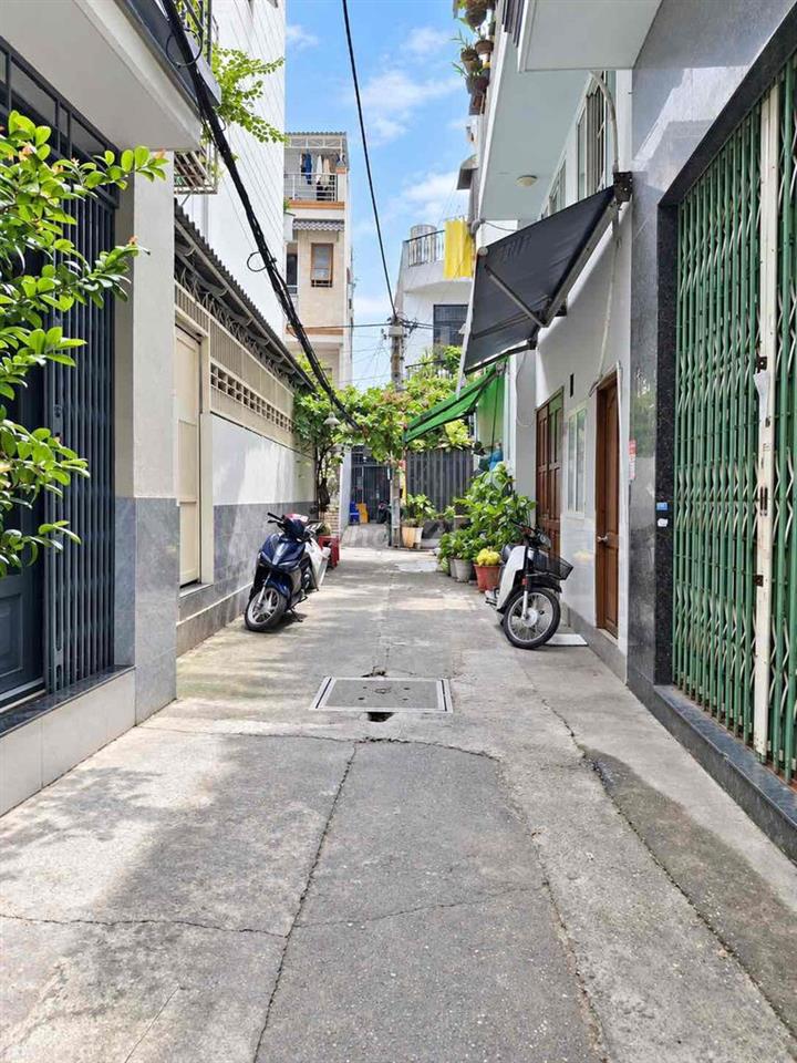 Ngang 4.2m - 40M2 - 4PN 3 Tầng BTCT SÁT QUẬN 1 - SÁT MẶT TIỀN