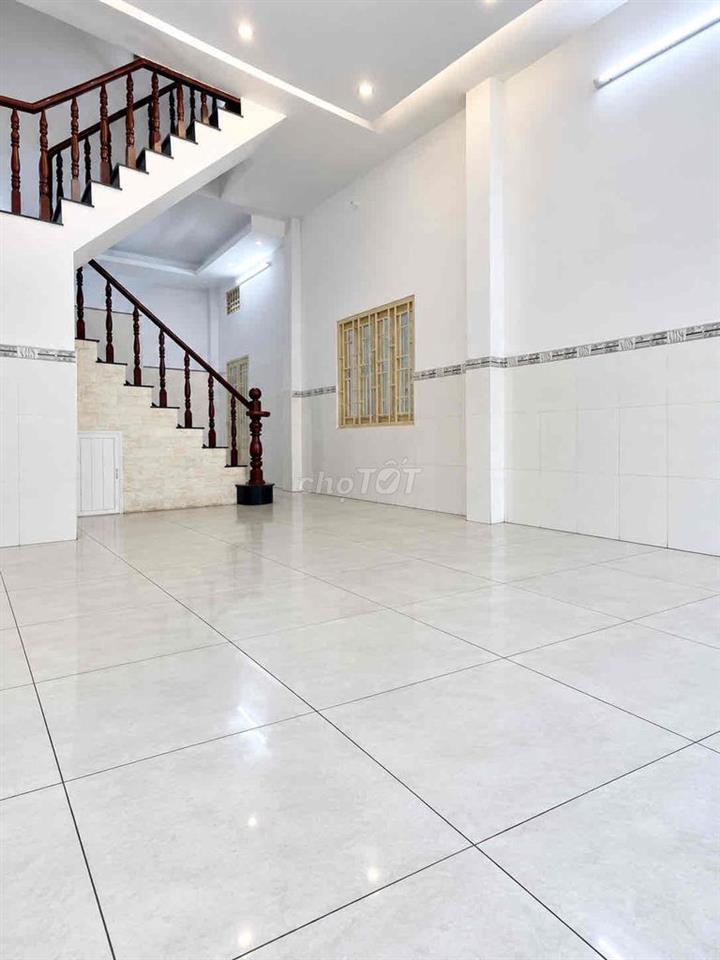 Ngang 4.2m - 40M2 - 4PN 3 Tầng BTCT SÁT QUẬN 1 - SÁT MẶT TIỀN
