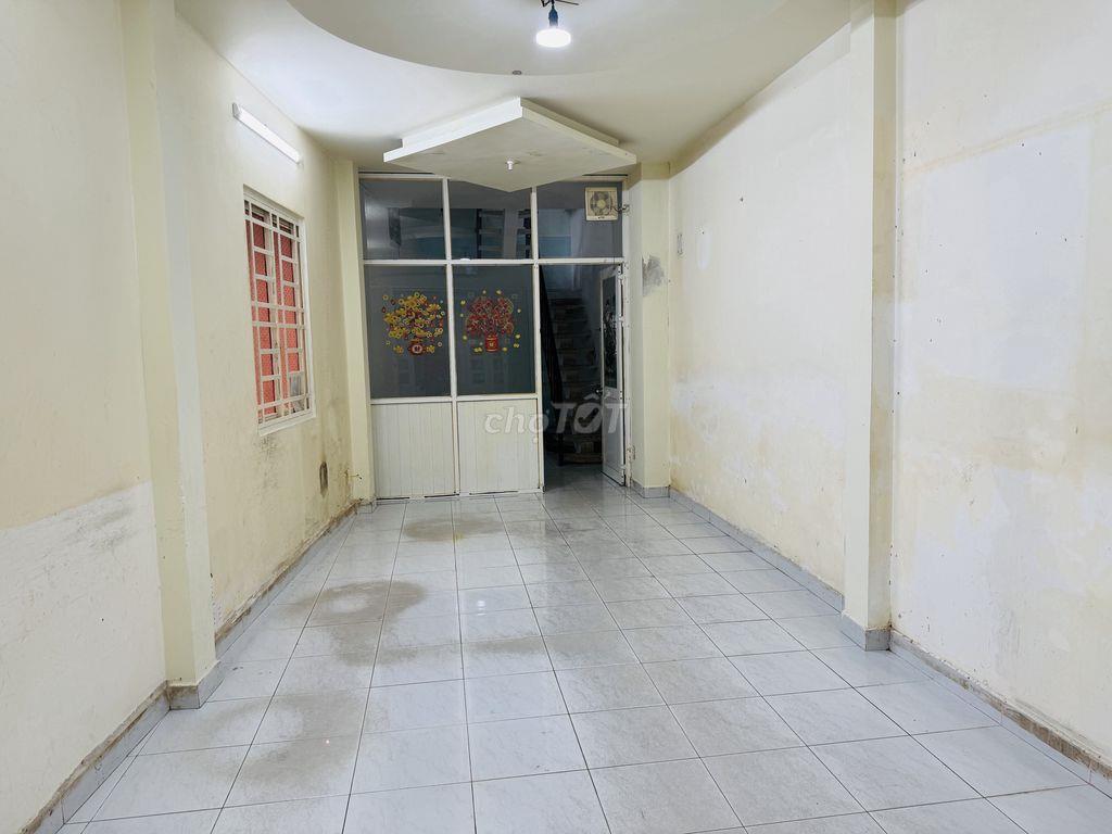 Căn góc Trung Tâm Q1 nhà trống tiện cải tạo mới