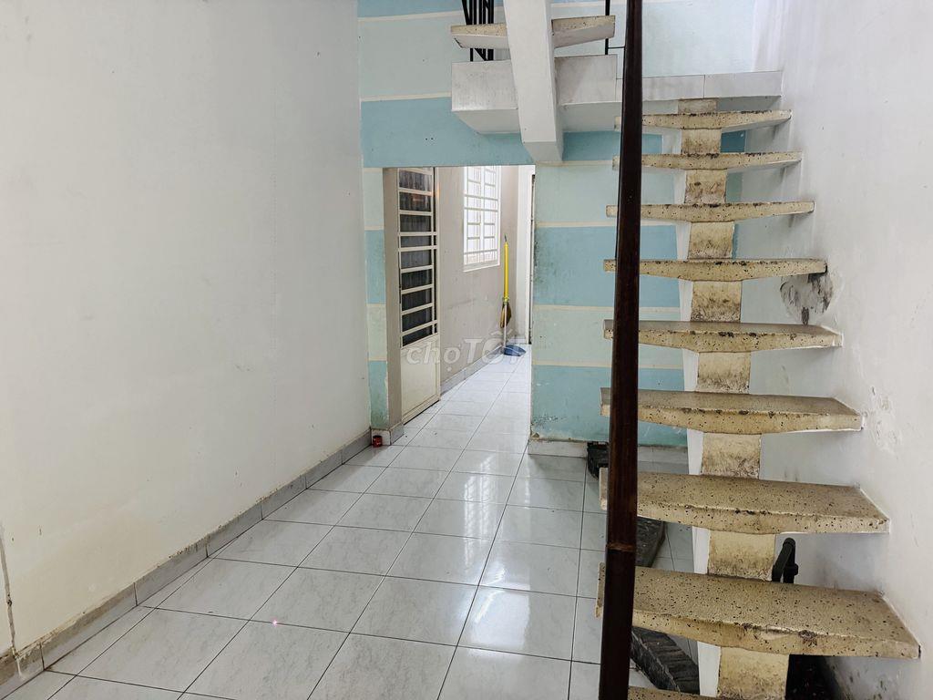 Căn góc Trung Tâm Q1 nhà trống tiện cải tạo mới