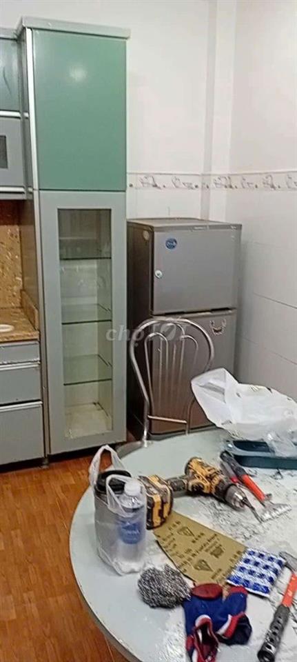 Bán nhà Q1, đường Trần Hưng Đạo, trong hẻm, nhà 4 tầng.