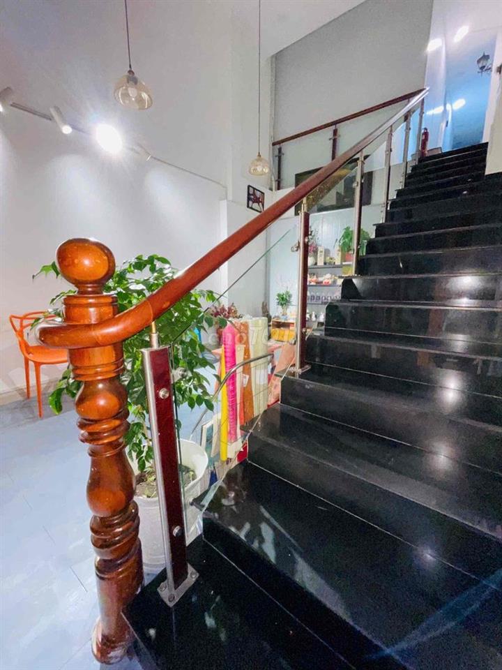 Cho Thuê House ngay mặt tiền