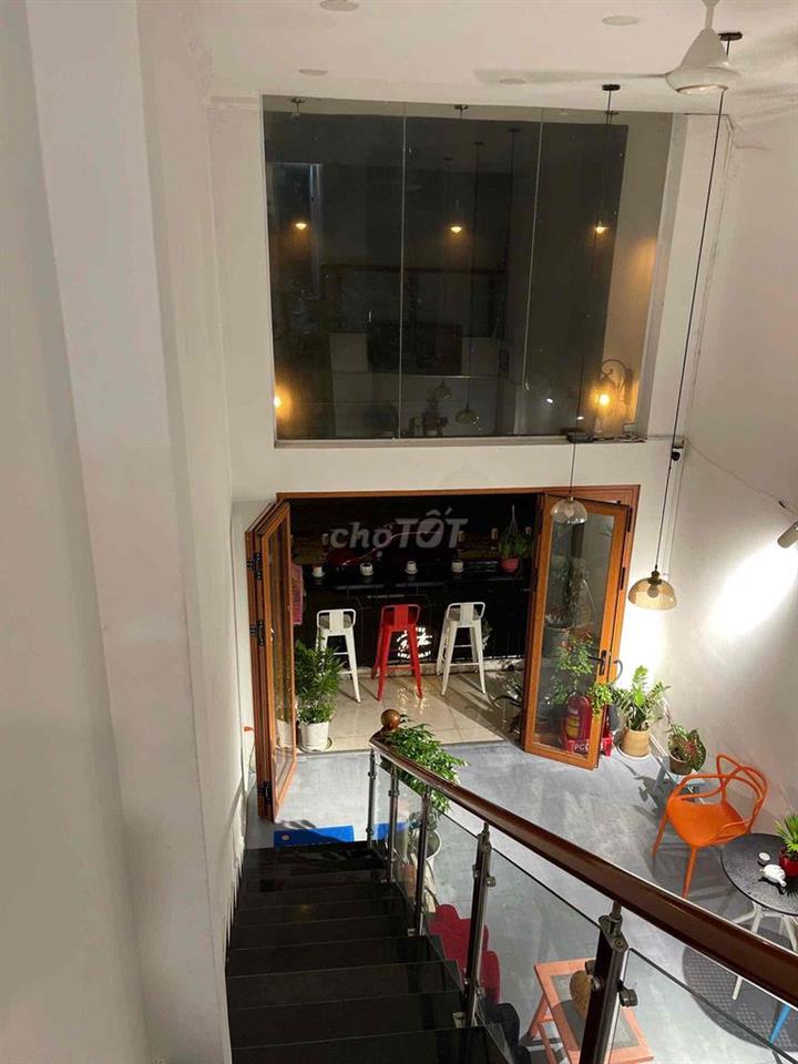 Cho Thuê House ngay mặt tiền
