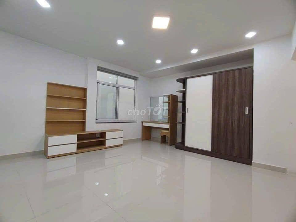 Cho thuê nhà gấp MT 639B Bà Hạt, Phường 6, Quận 10 thông ra 3.2