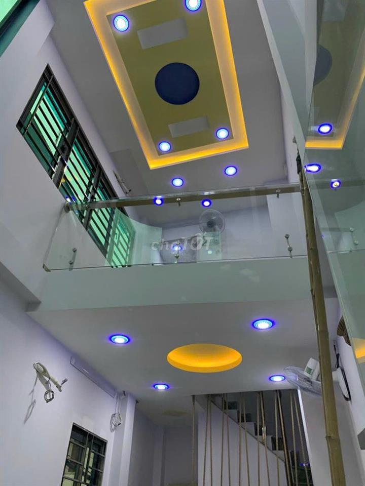 Nhà mới 4 lầu mặt tiền Lý Thái Tổ giá 15 triệu 