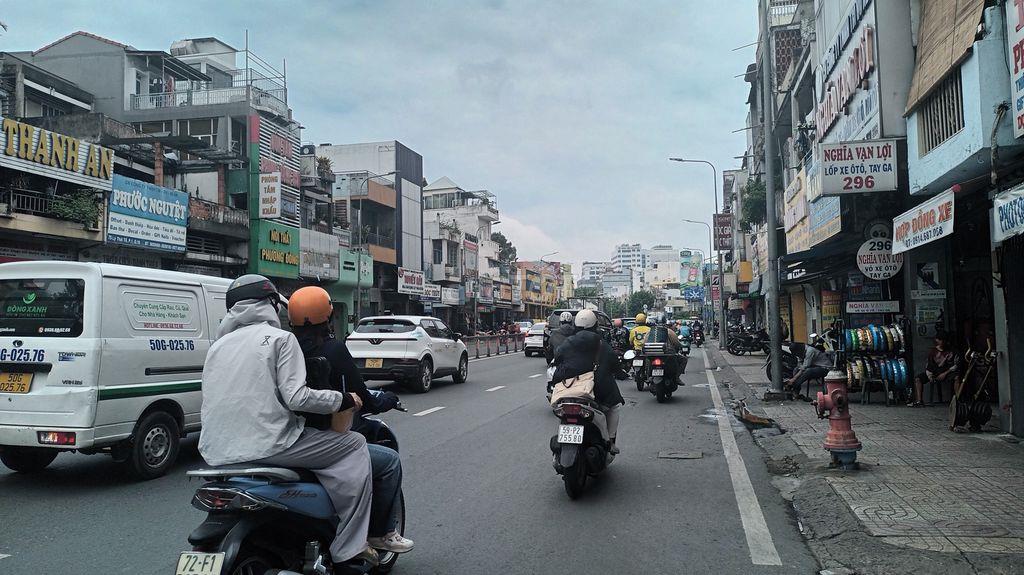 Nhà mới 4 lầu mặt tiền Lý Thái Tổ giá 15 triệu 