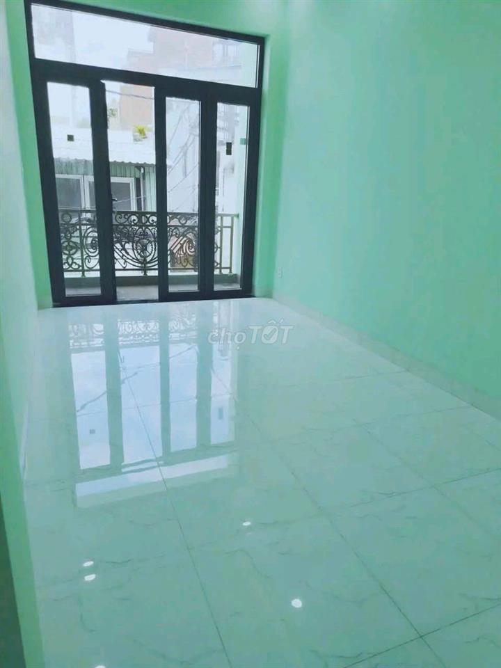 Cho thuê nhà mới xây 3 tầng đẹp Co Giang 