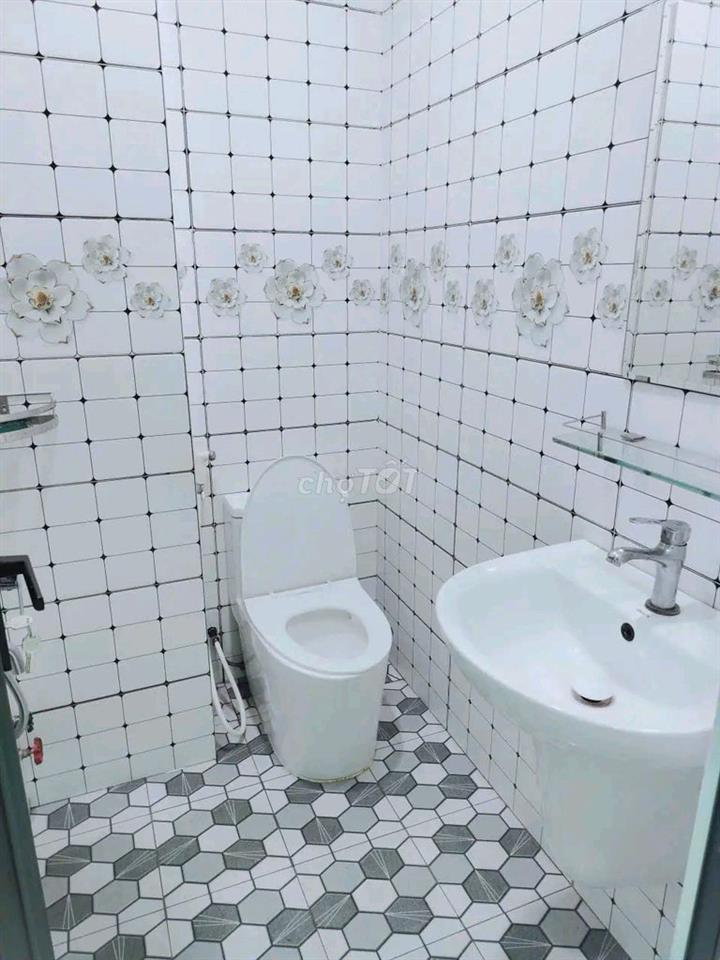Cho thuê nhà mới xây 3 tầng đẹp Co Giang 