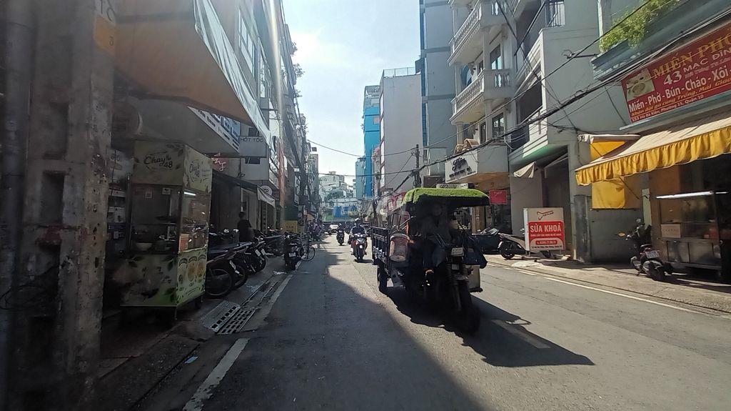 Nhà đẹp mặt tiền đường Ho Ba Kiện 1 lầu 