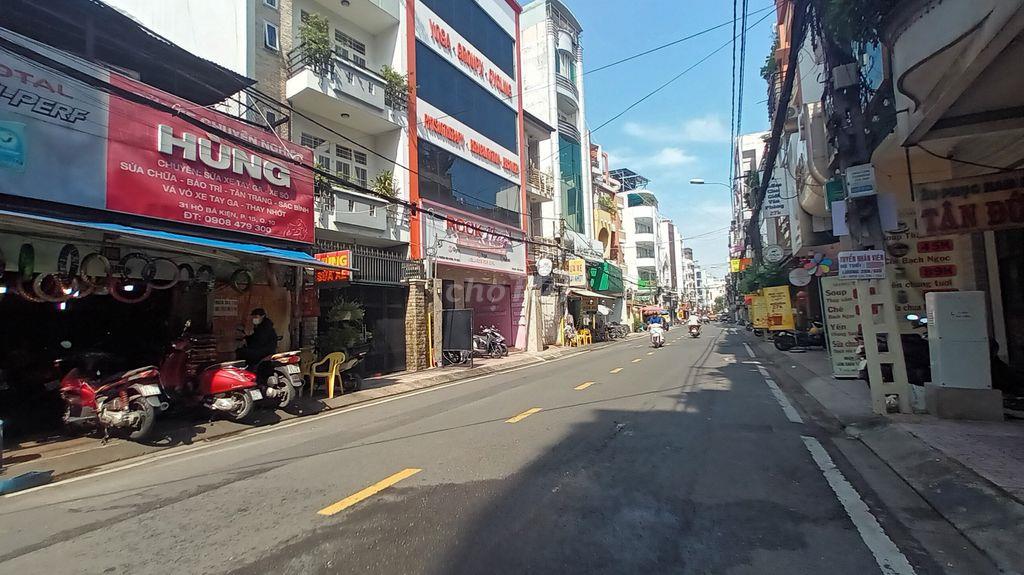 Nhà đẹp mặt tiền đường Ho Ba Kiện 1 lầu 
