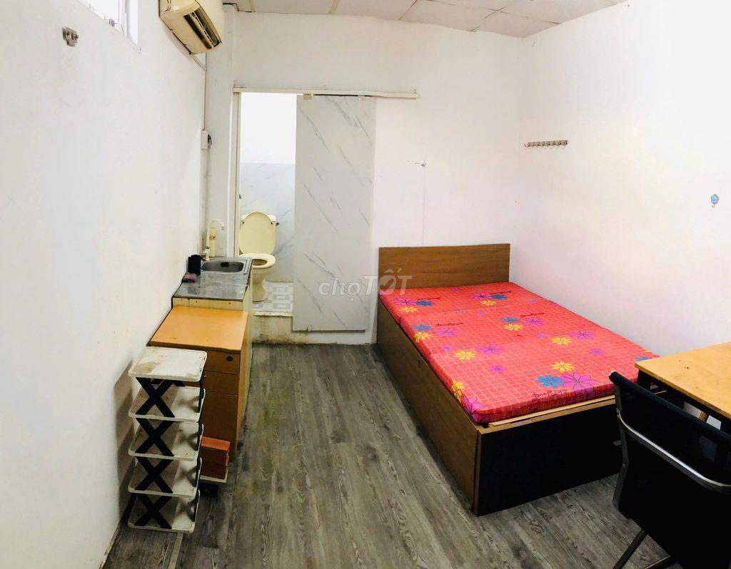 PHÒNG TRỌ 302 ĐƯỜNG CỘNG HÒA,Q.TÂN BÌNH
