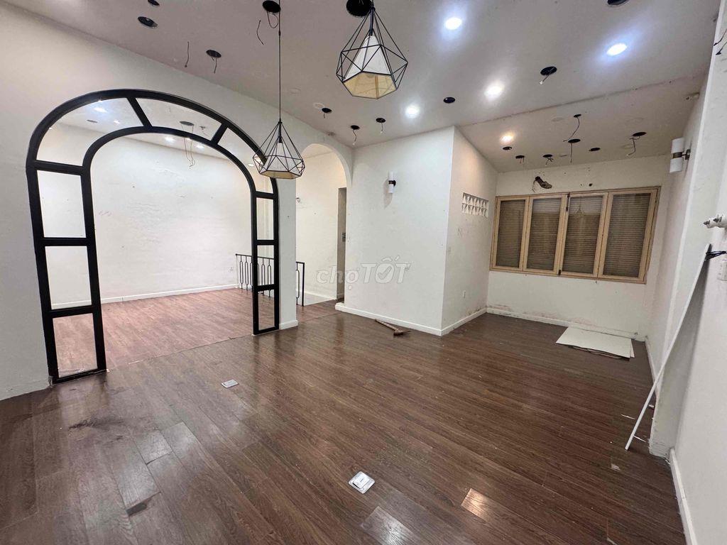 CHO THUÊ MB ĐẸP SƯ VẠN HẠNH Q10 10x10M Lầu 1 + 40m2 TRỆT GIÁ CHỈ 27Tr