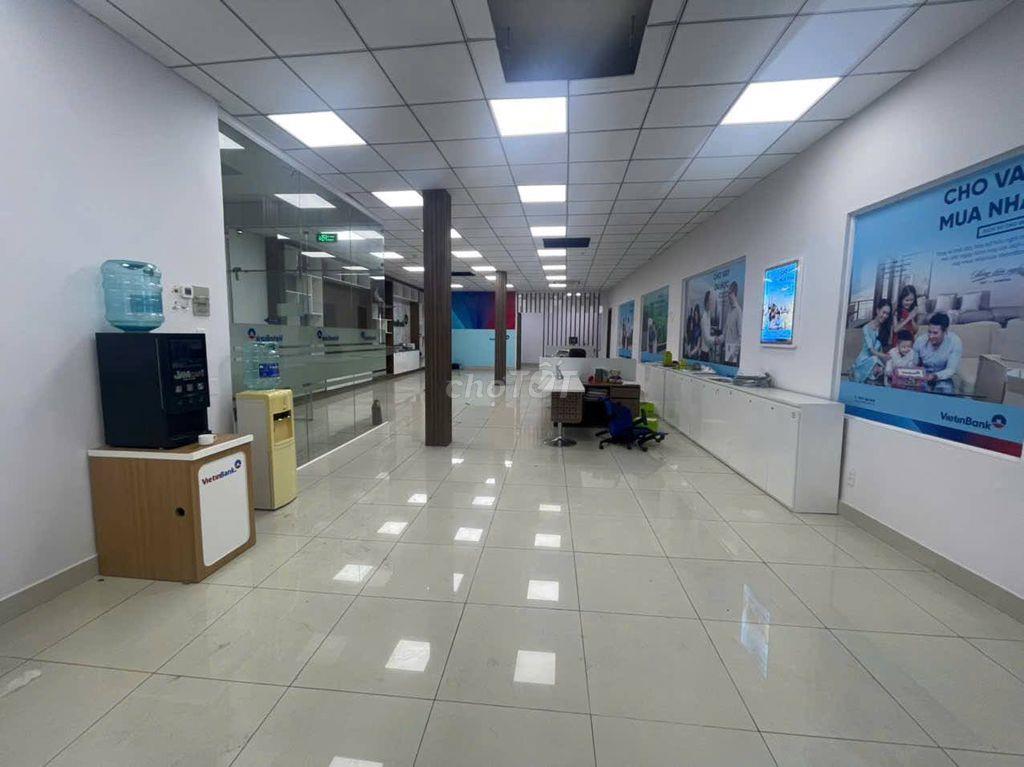 NGANG 8M - 3 TẦNG GÓC 2 MẶT TIỀN GẦN CHỢ BẾN THÀNH - LỀ RỘNG SÀN SUỐT
