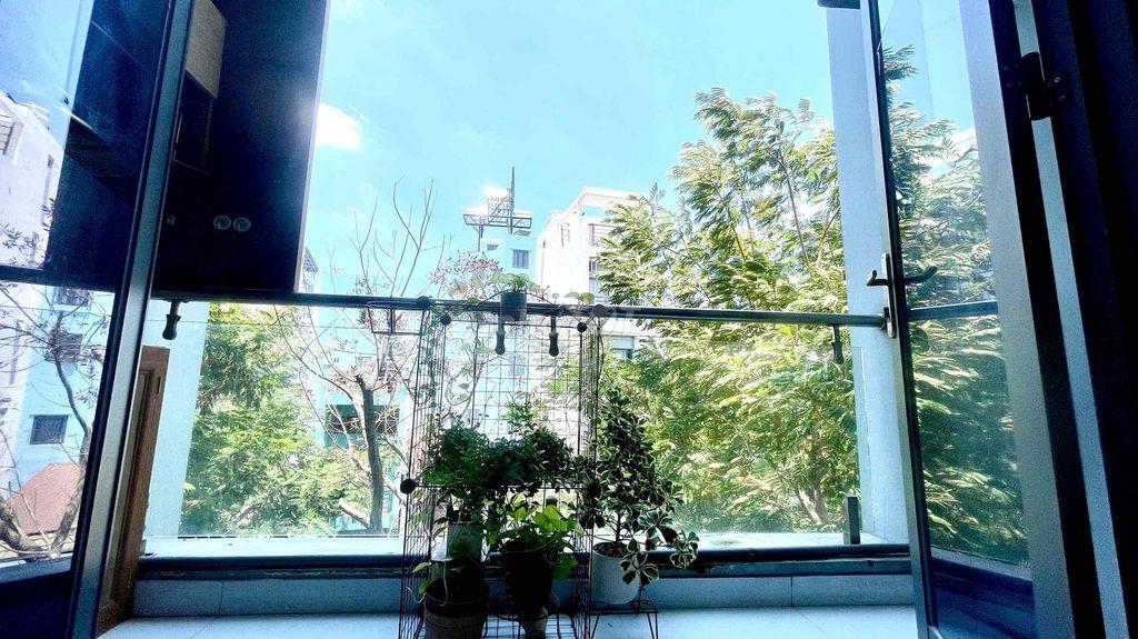 CHO THUÊ PHÒNG BAN CÔNG GIÁ RẺ NGAY QUẬN 3 SÁT BÊN BỜ KE HOÀNG SA