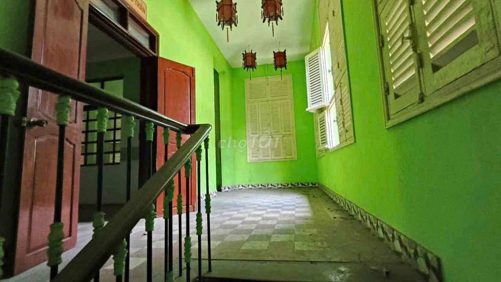 CHO THUÊ BIỆT THỰ SÂN VƯỜN MT TÚ XƯƠNG Q3 DTSD 800M2 GIÁ 190 TRIỆU