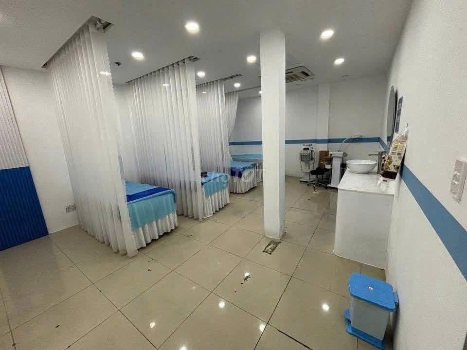 CHO THUÊ TOÀ NHÀ MT ĐIỆN BIÊN PHỦ DTSD 800M2 ĐÃ CÓ PCCC GIÁ 150TR