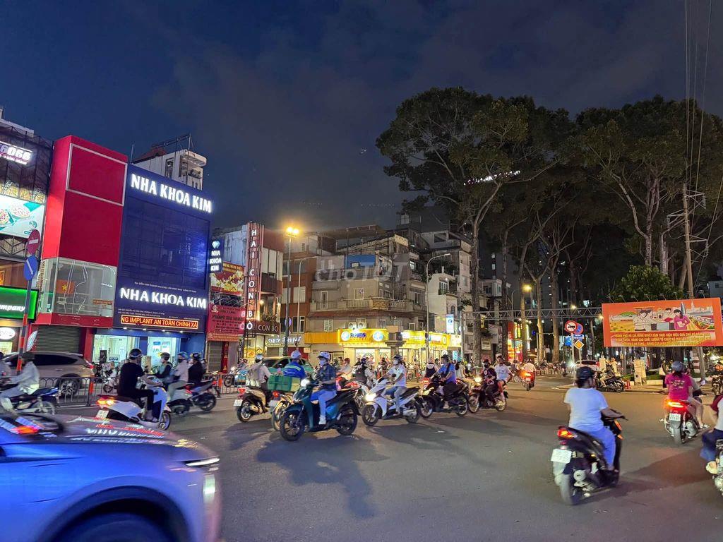 CHO THUÊ MT VÒNG XOAY NGUYỄN THỊ MINH KHAI DT 200M2 GIÁ 70TR