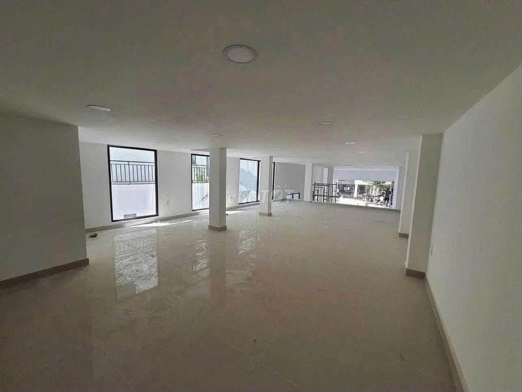 CHO THUÊ GÓC 2 MẶT TIỀN LÊ VĂN SỸ Q3 DT ĐẤT 150M2 GIÁ 70 TRIỆU