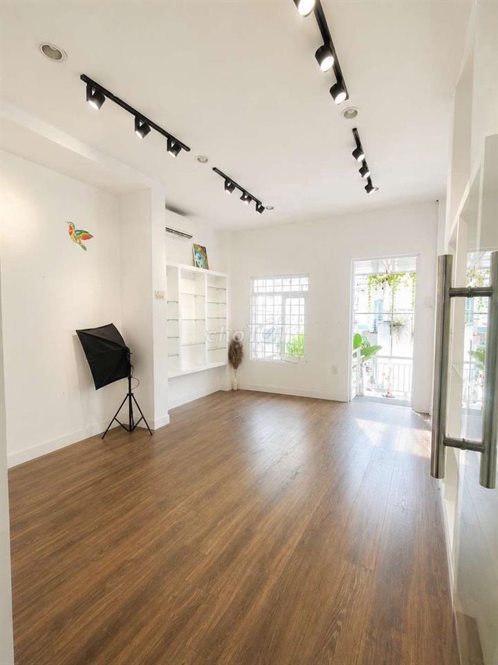 Shophouse lầu 1&2 Quận 1 trong tòa nhà kinh doanh