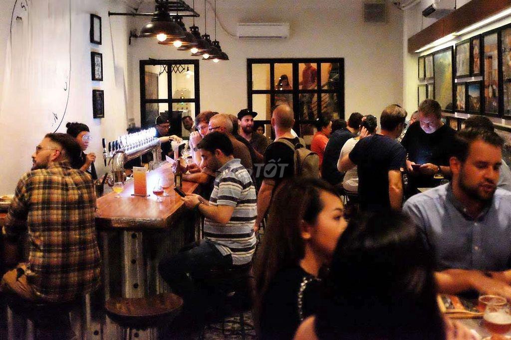 SANG NHƯỢNG NHÀ HÀNG CẠNH KS REX