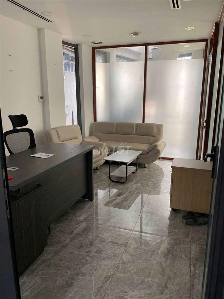 CẦN SANG VĂN PHÒNG CÔNG TY - ĐƯỜNG HOÀNG SA, QUẬN 1
