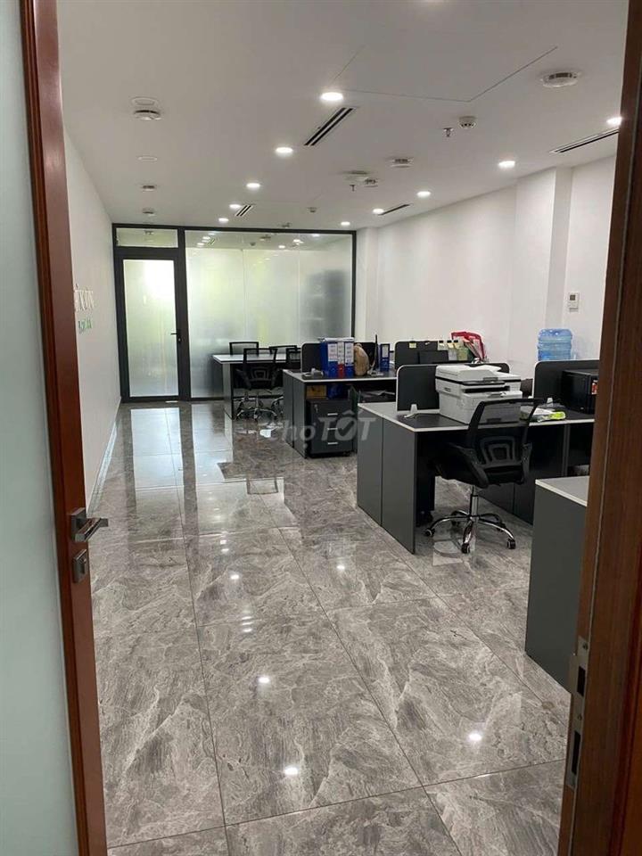 CẦN SANG VĂN PHÒNG CÔNG TY - ĐƯỜNG HOÀNG SA, QUẬN 1